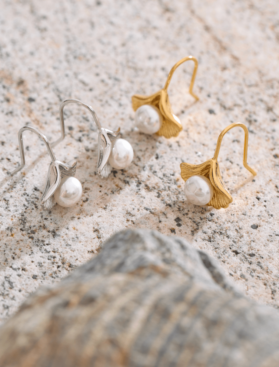 Golden Lily Pearl Earrings - Clout Vienna