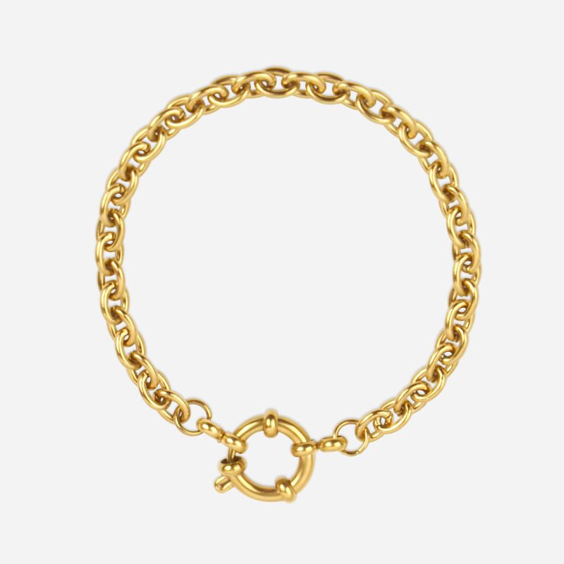 Гривна с висящи чарове и винтидж закопчалка