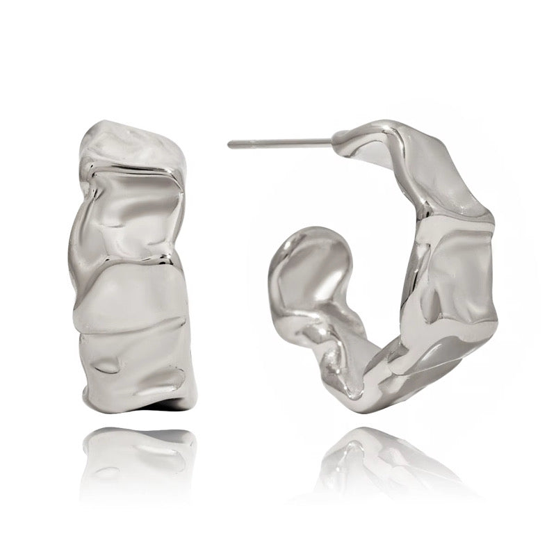 Runde Creolen mit Textur