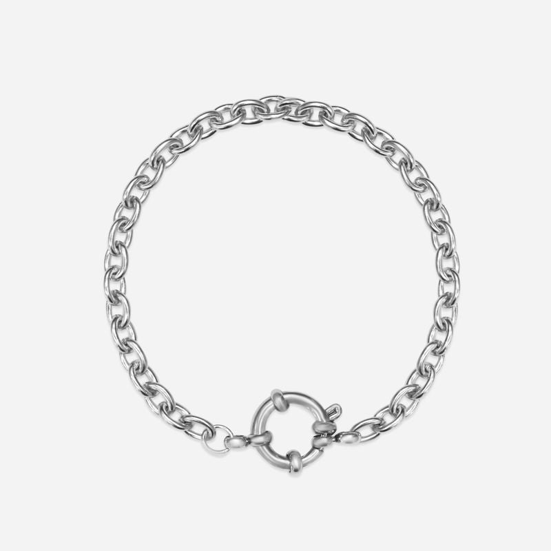 Гривна с висящи чарове и винтидж закопчалка