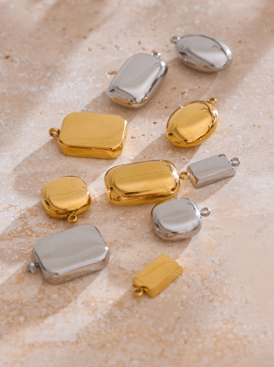 Golden Canvas Anhänger - Clout Vienna