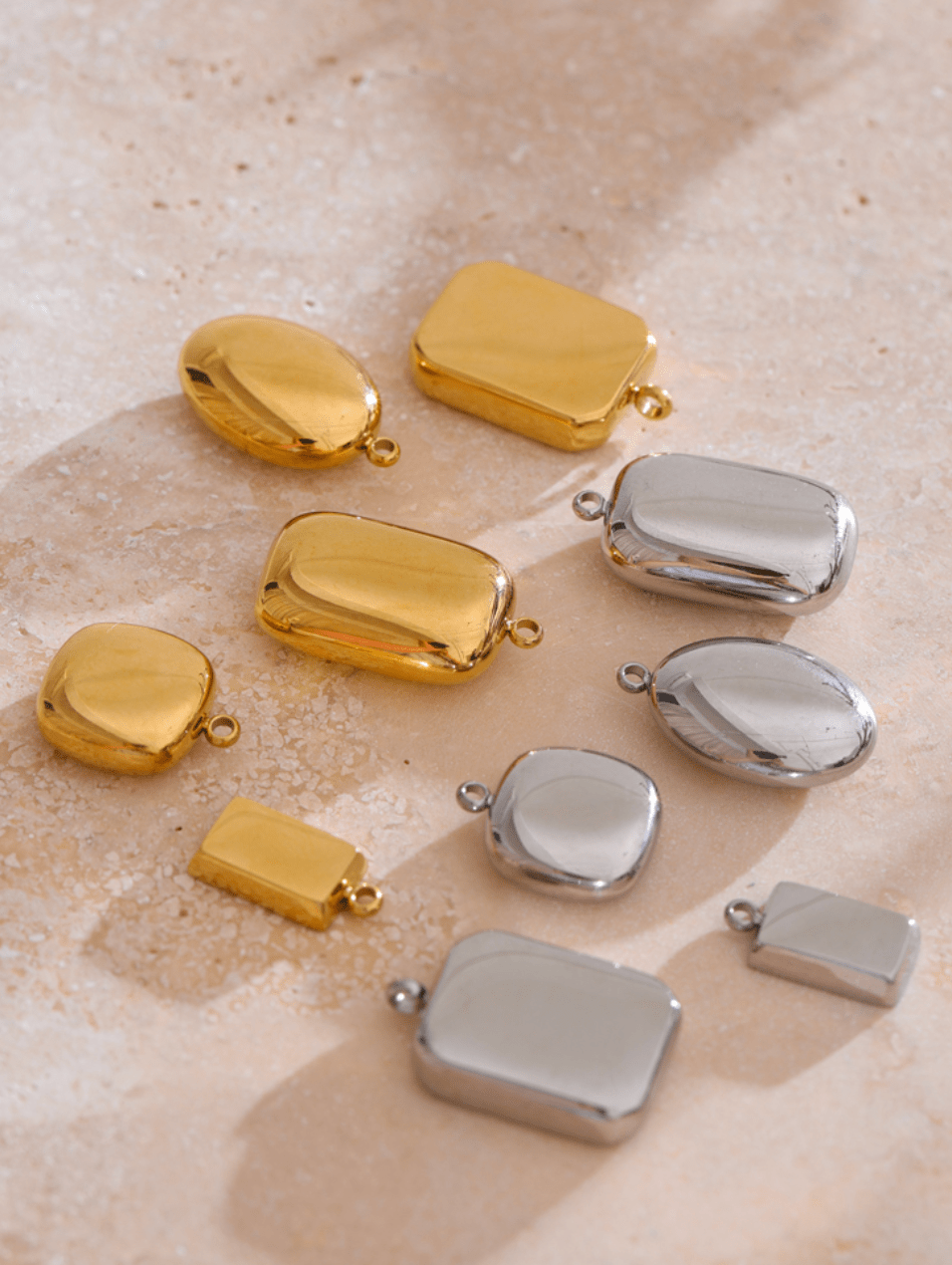 Golden Oval Anhänger - Clout Vienna