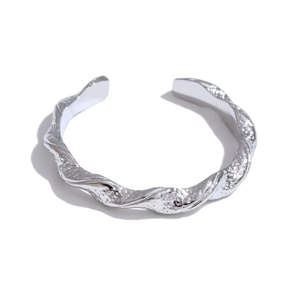 Golden Twist Ring - Clout Vienna