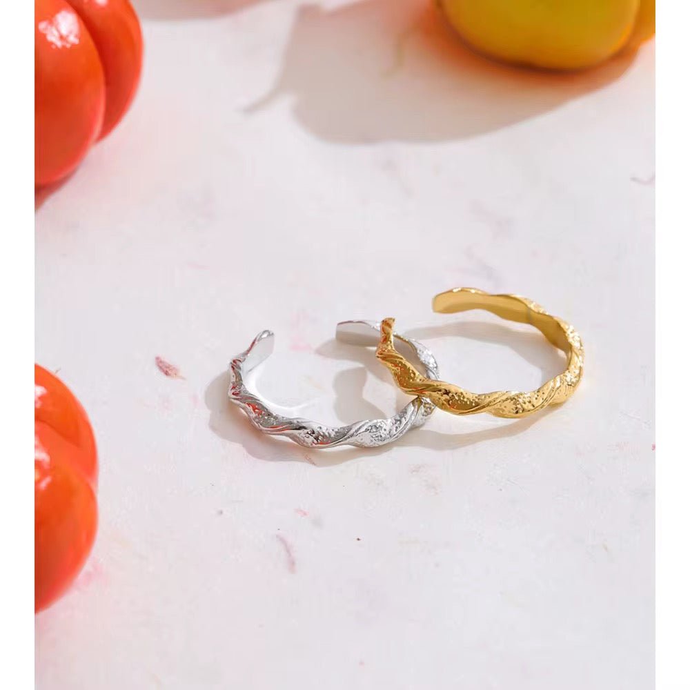 Golden Twist Ring - Clout Vienna